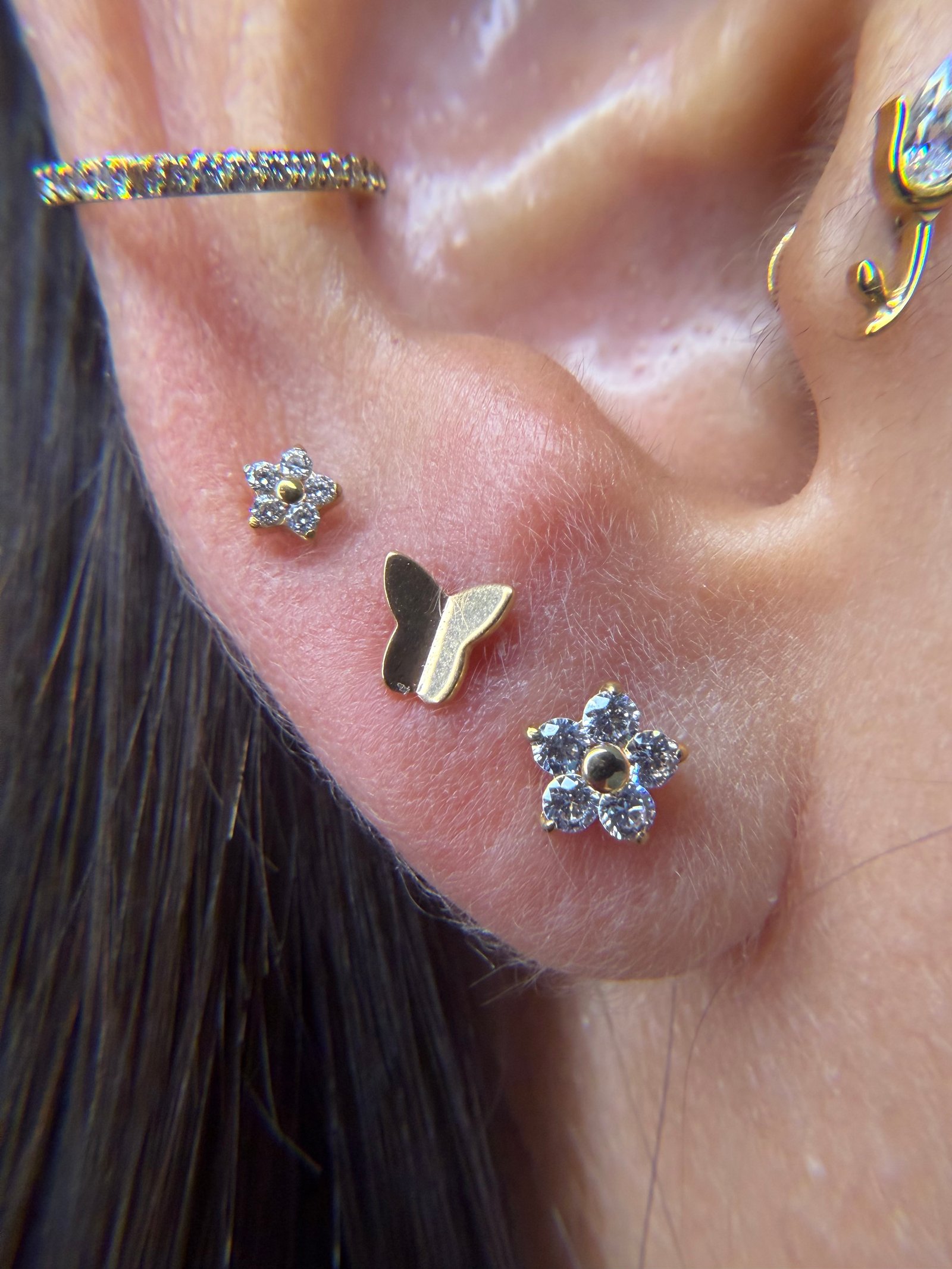 Trabalho de piercing Furinho Chic